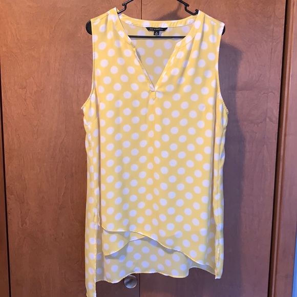 Zac & Rachel Tops - GUC Women’s yellow with large white dots no sleeve tunic blouse - size XL